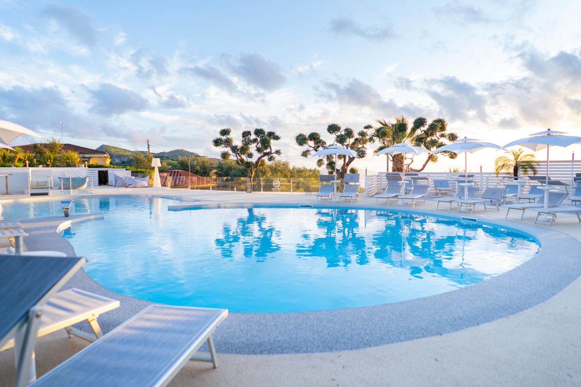 Hotel & Spa Relais Freedom Club Масса-Лубренсе Экстерьер фото